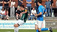 Der Kemmerner Torj&auml;ger Nicolas G&ouml;rtler (l.) traf tief in der Nachspielzeit zum 2:0 f&uuml;r seine Farben.
