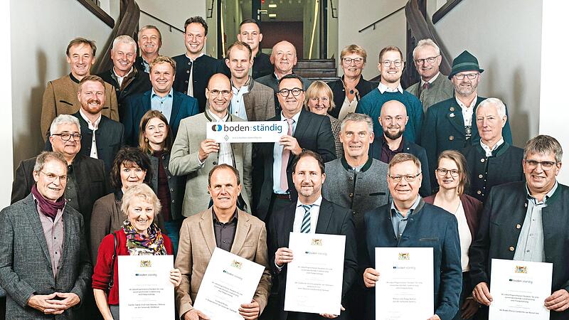 Roland Spiller gemeinsam mit den Preisträgerinnen und Preisträgern.