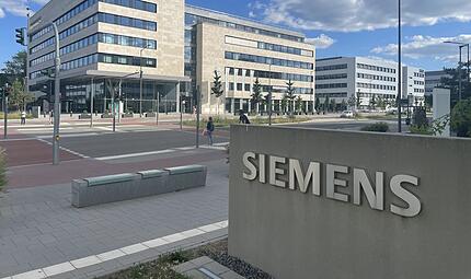 Der derzeit wertvollste Konzern im Dax schreibt Milliardengewinne und profitiert von der Erholung in einem seiner wichtigsten Bereiche. Insgesamt sinkt der Gewinn aber. Was die Entwicklung f&uuml;r die Region um Erlangen bedeutet &ndash; und wie es mit dem Stellenabbau weitergeht.