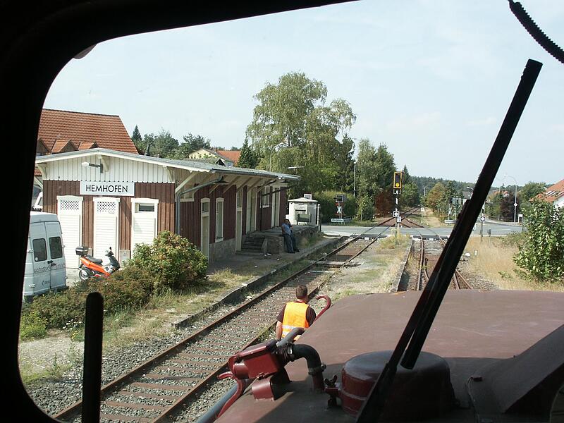 Eintreffen im Bahnhof in Hemhofen Eintreffen im Bahnhof in Hemhofen