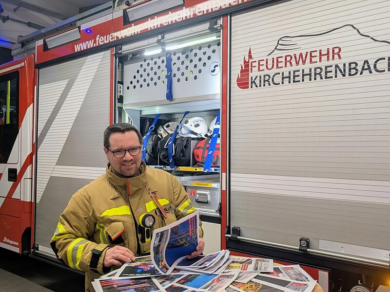 Der Kommandant der Kirchehrenbacher Feuerwehr, Sebastian M&uuml;ller, ist nicht nur Brandsch&uuml;tzer, sondern engagierter Hobby-Redakteur.