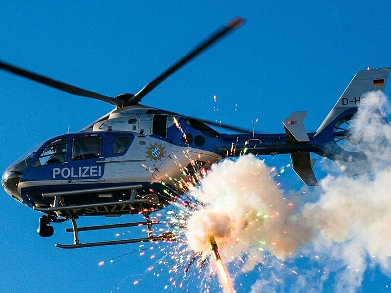 Polizeihubschrauber mit Rakete beschossen