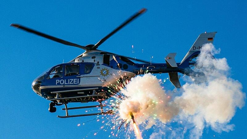 Polizeihubschrauber mit Rakete beschossen Polizeihubschrauber mit Rakete beschossen
