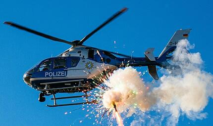 Polizeihubschrauber mit Rakete beschossen