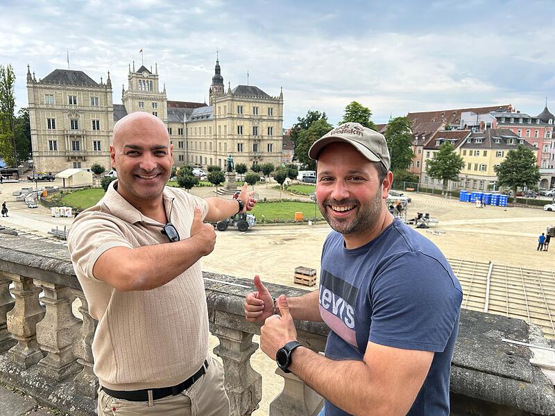 Nima Khorsandi (links ) und Enrico Pizzato sind seit 2022 die Veranstalter des Coburger Schlossplatzfests