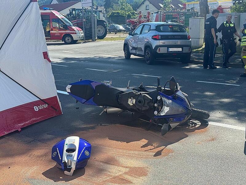 Kronach: Heftiger Unfall auf Kreuzung - Motorradfahrer schwer verletzt