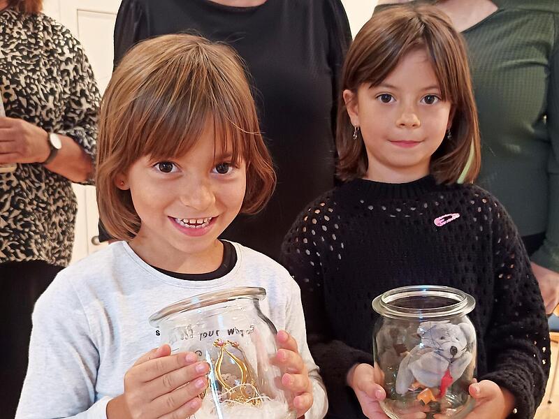 Josephine und Valerie mögen Märchen.