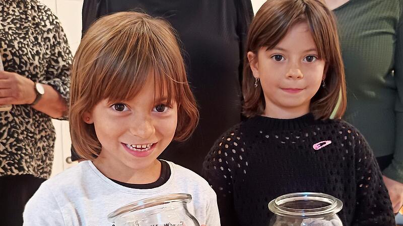 Josephine und Valerie mögen Märchen.