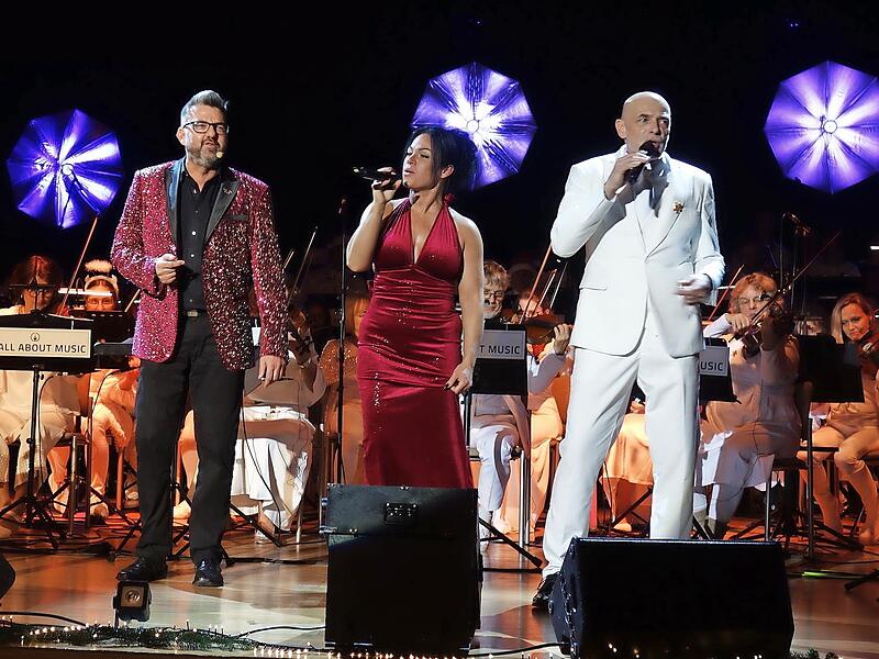 So sieht wahres Entertainment aus: Tim Freyer, Carrie Brunner und Alexander Grasser.