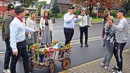 Einem T&auml;nzchen zu den Ziehharmonika-Kl&auml;ngen von Musikus Marcel Mager waren die Ortsb&uuml;rger nicht abgeneigt.