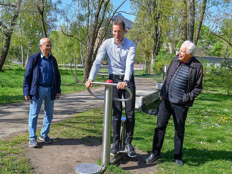 Blicken dankbar zurück (von links): Detlev Hohmuth, Jobst Giehler und Klaus Reuter vom Förderverein Landesgartenschau.Landesgartenschau feiert Jubiläum Blicken dankbar zurück (von links): Detlev Hohmuth, Jobst Giehler und Klaus Reuter vom Förderverein Landesgartenschau.