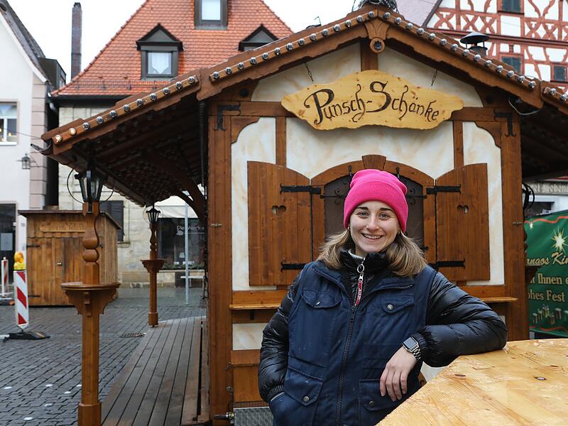 Anna Drliczek betreibt mit ihrer Familie die Punsch-Schänke und die beliebte Creperie.