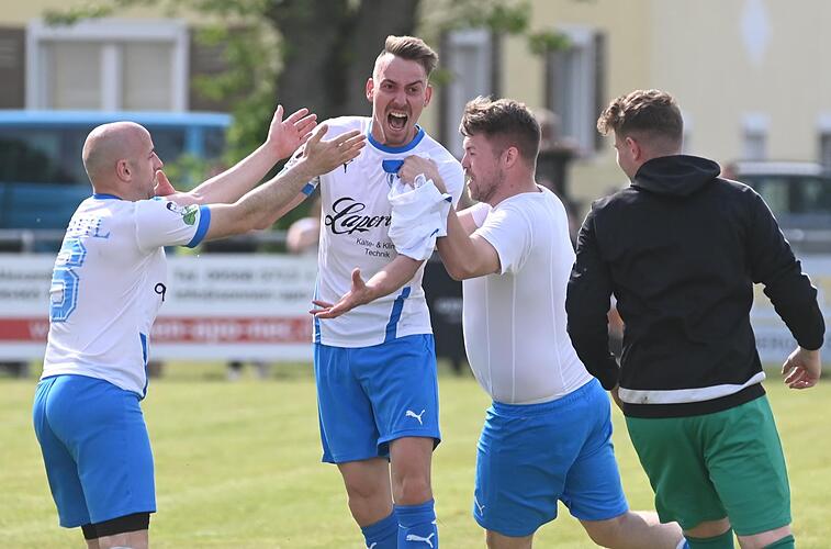 Fußball TBVfL NeustadtWildenheid und FC Haarbrücken liefern sich