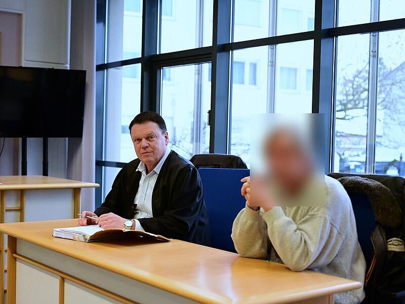 Rechtsanwalt Christoph Seidel aus Bamberg und der Angeklagte