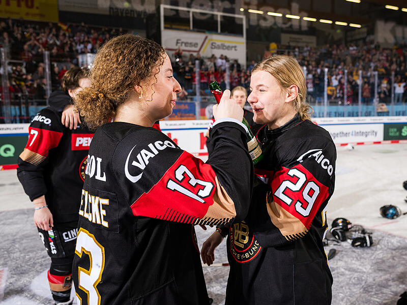 Die Hammelburgerin Nina Christof (rechts) ist mit der Frauen-Nationalmannschaft bei Olympia vertreten.
