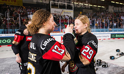 Die Hammelburgerin Nina Christof (rechts) ist mit der Frauen-Nationalmannschaft bei Olympia vertreten.