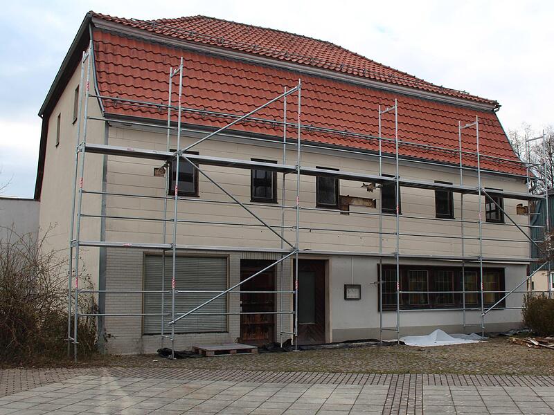 Viele Jahre blieben die T&uuml;ren vom ehemaligen Gasthaus Sensenhammer verschlossen. Jetzt soll das historische Geb&auml;ude wieder mit Leben erf&uuml;llt werden. Vier Wohnungen und eine B&uuml;rofl&auml;che sollen hier Einzug halten.