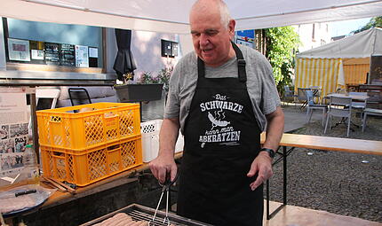 Impressionen vom Stadtfest Münnerstadt 202Stadtfest 2026 in Münnerstadt Thomas Malz steht am Grill.