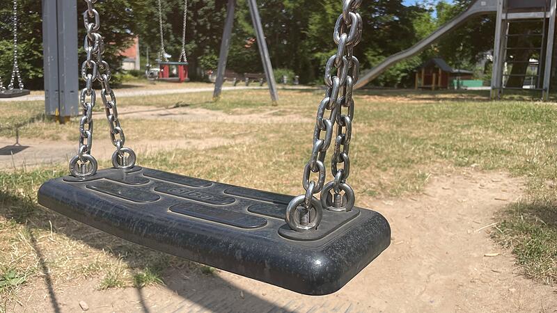 Manche H&ouml;chstadter Eltern kritisieren den Zustand des Spielplatzes im Engelgarten.