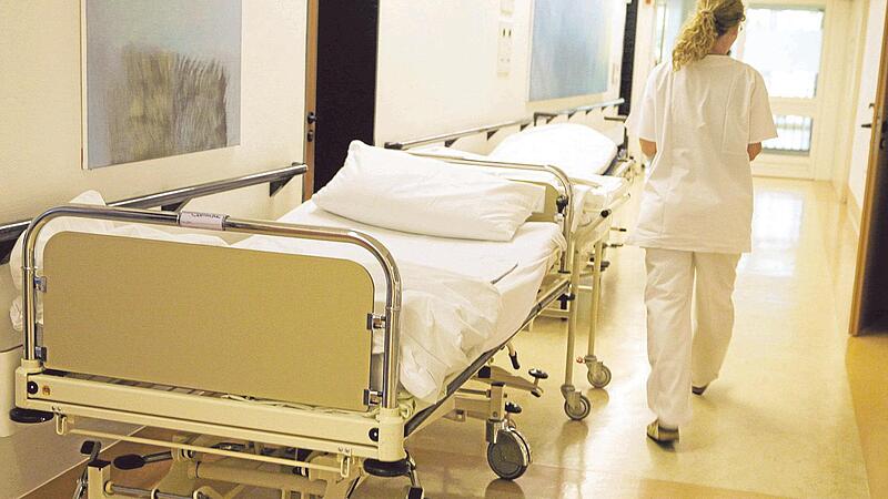 In Deutschland werden mehr Patienten als anderswo im Krankenhaus behandelt. Das ist wesentlich teurer als Behandlungen in einer Praxis.   