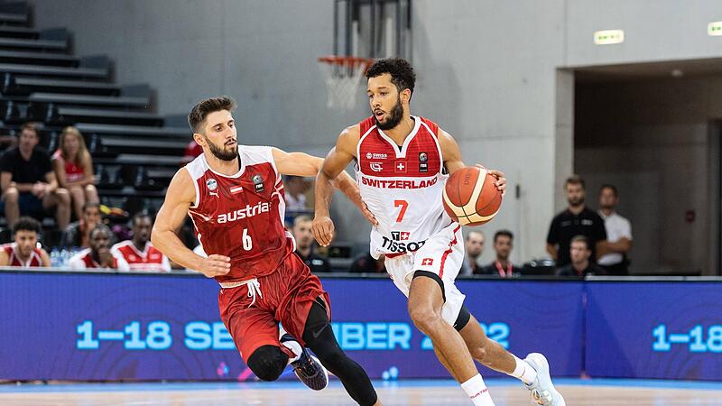 Selim Fofana (rechts) tr&auml;gt k&uuml;nftig nicht nur das schweizer Nationaltrikot, sondern auch das des Zweitligisten Medi Bayreuth.