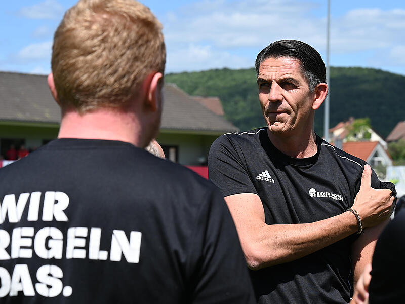 Um ihn drehte sich bei seinem Abschiedsspiel alles: Schiedsrichter Deniz Aytekin. Um ihn drehte sich bei seinem Abschiedsspiel alles: Schiedsrichter Deniz Aytekin.