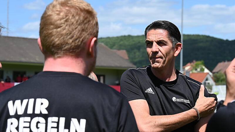 Um ihn drehte sich bei seinem Abschiedsspiel alles: Schiedsrichter Deniz Aytekin. Um ihn drehte sich bei seinem Abschiedsspiel alles: Schiedsrichter Deniz Aytekin.