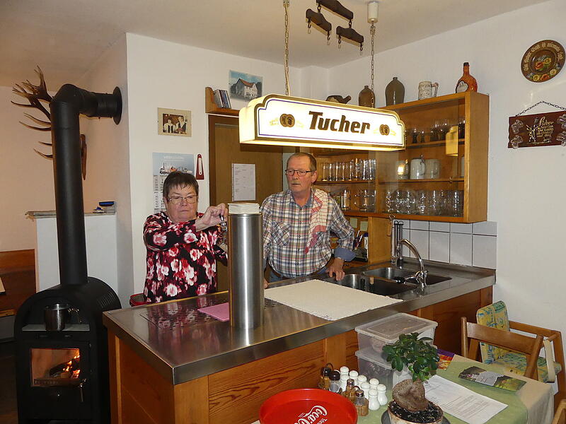 Gasthaus Fränkische Schweiz schließtForchheim & Fränkische Schweiz Die Wirtsleute Bärbl und Peter Seybert schließen ihr Traditionsgasthaus in der Fränkischen Schweiz.