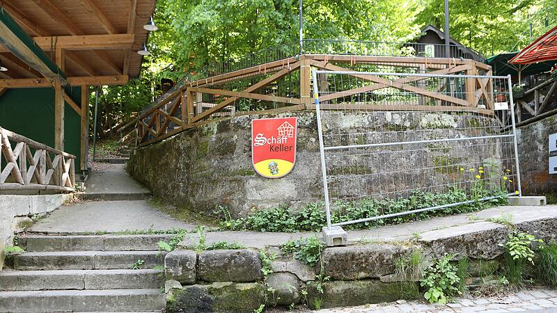 Fans der Bierkeller stören sich an abgesperrten Zonen, Wirte müssen hohe Auflagen erfüllen. Wegen Sicherheitsvorgaben der Stadt wird das diesjährige Annafest die wohl eingeschränkteste Feier aller Zeiten.Forchheim & Fränkische Schweiz Fans der Bierkeller stören sich an abgesperrten Zonen, Wirte müssen hohe Auflagen erfüllen. Wegen Sicherheitsvorgaben der Stadt wird das diesjährige Annafest die wohl eingeschränkteste Feier aller Zeiten.Forchheim & Fränkische Schweiz