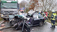 Der Fahrer des Audi wurde bei dem Unfall auf der B470 zwischen Gremsdorf und Höchstadt tödlich verletzt. Der Fahrer des Audi wurde bei dem Unfall auf der B470 zwischen Gremsdorf und Höchstadt tödlich verletzt.
