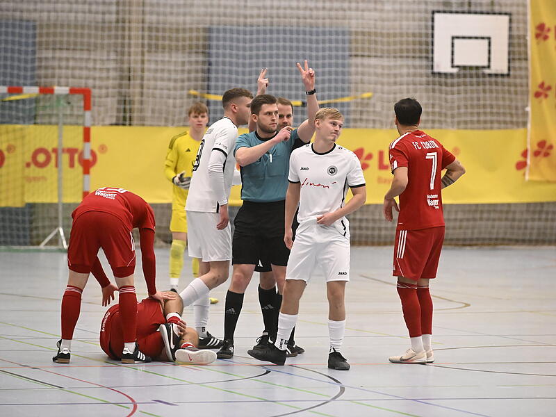 Das Finale zwischen Ebersdorfer und Coburg war wegen dieser Szene unterbrochen. Das komplette Spiel gibt es in unserem Video.