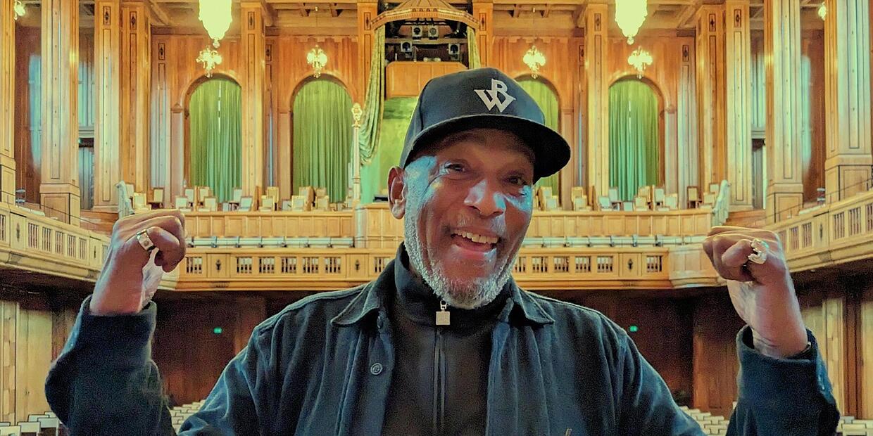 Ron Williams ist am 31. März 2024 mit der „Sweet Soul Music Revue“ zu