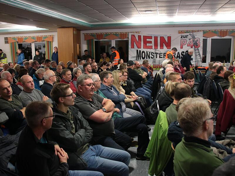 In der Versammlung gab es viel Kritik. In der Versammlung gab es viel Kritik.