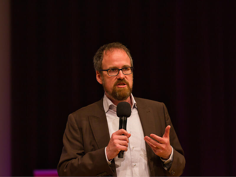 Erlangens Oberbürgermeister Florian Janik (SPD) wirbt seit Monaten für die StUB.