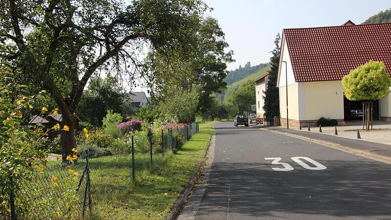 Im ganzen Gemeindeteil Engenthal soll das Tempolimit 30 km/h betragen. Entsprechende Beschilderungen nimmt der Markt vor. An der Kreuzung Bushäuschen bleibt die bisherige Regelung erhalten.