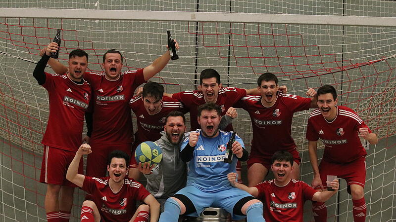 Die SG Wei&szlig;enbrunn/Theisenort durfte sp&auml;t in der Nacht ihren Turniersieg feiern.