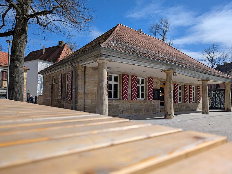 Bis zum Spätsommer soll es losgehen - dann gibt es wieder Tische, Trubel und Leckereien an der Alten Wache.