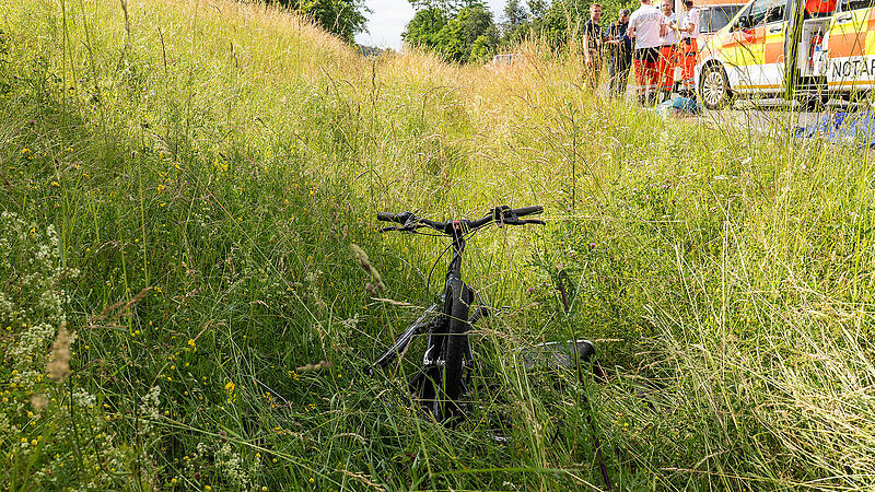 Radfahrer übersieht Auto im Kreis Haßberge - Mann stirbt noch an Unfallstelle Radfahrer übersieht Auto im Kreis Haßberge - Mann stirbt noch an Unfallstelle