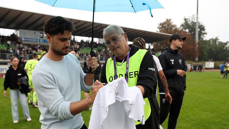 Nach der Begegnung von Delay Sports Berlin gegen den FC Eintracht Bamberg nahm sich Influencer Elias Nerlich noch knapp zwei Stunden Zeit für Fotos und Autogramme. Danach sprach er auch mit fraenkischertag.de.