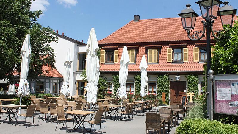 Der 1823 nach der ersten Königin des neu proklamierten Königreichs Bayern benannte Landgasthof „Karolinenhöhe“ ist im Landkreis Lichtenfels und darüber hinaus bekannt.