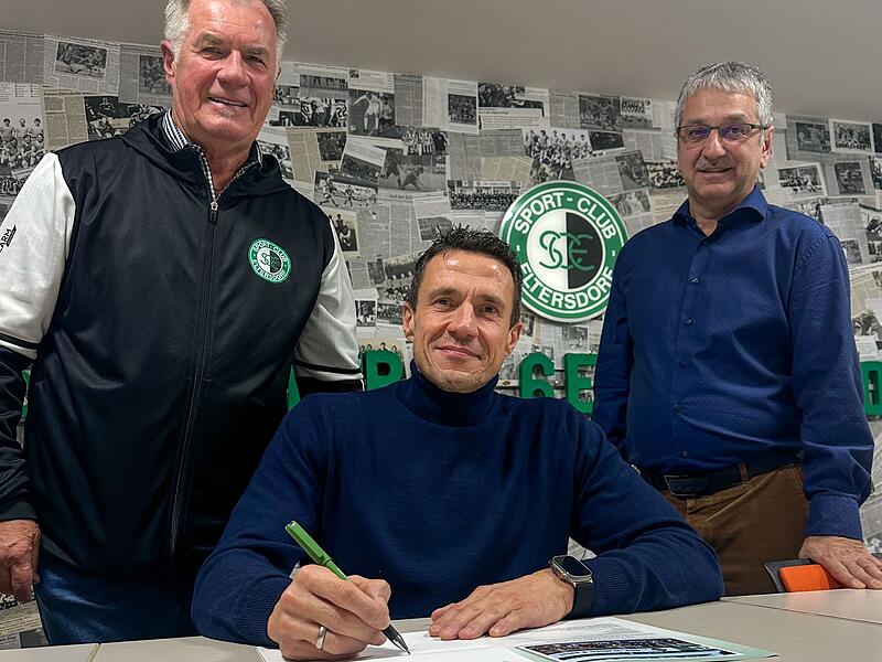Die Tinte ist trocken: Bernd Eigner hat seinen Vertrag als Trainer des SC Eltersdorf bis Sommer 2027 verl&auml;ngert.