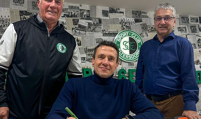 Die Tinte ist trocken: Bernd Eigner hat seinen Vertrag als Trainer des SC Eltersdorf bis Sommer 2027 verl&auml;ngert.