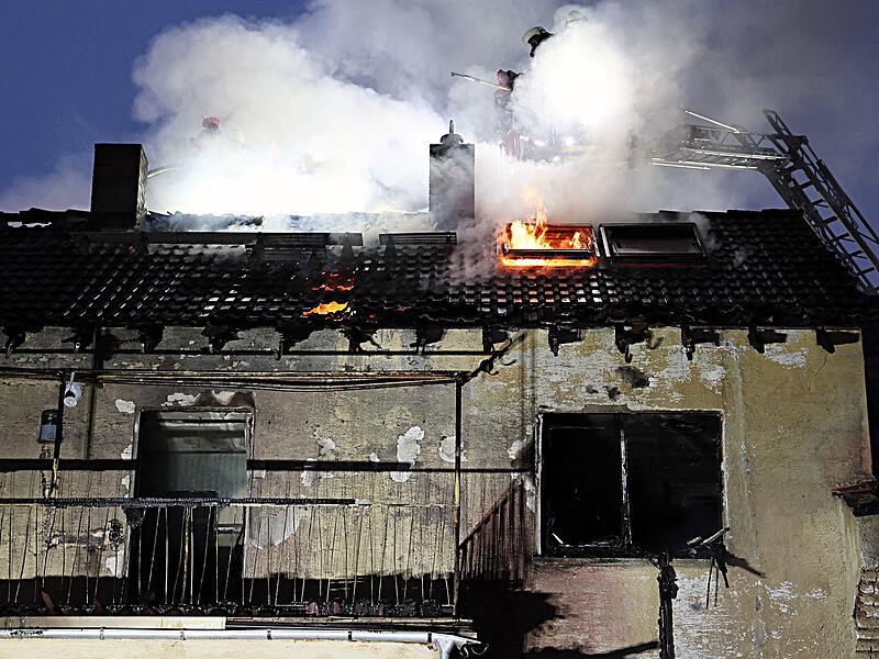 Verletzte bei Wohnhausbrand Verletzte bei Wohnhausbrand