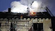 Verletzte bei Wohnhausbrand