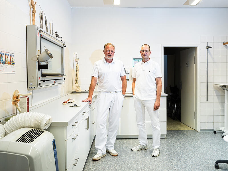 Bamberger Orthopäden Dr. Hans Fünfgelder (v.l.) und Dr. Jens Flottemesch Bamberger Orthopäden Dr. Hans Fünfgelder (v.l.) und Dr. Jens Flottemesch