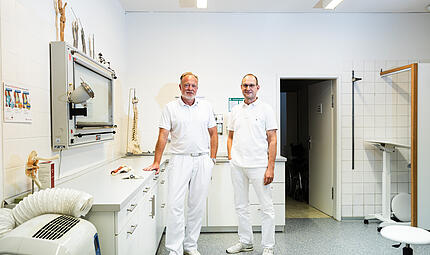Bamberger Orthopäden Dr. Hans Fünfgelder (v.l.) und Dr. Jens Flottemesch Bamberger Orthopäden Dr. Hans Fünfgelder (v.l.) und Dr. Jens Flottemesch