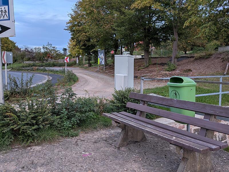 In Zeitlofs soll in der Kurve Br&uuml;ckenauer Stra&szlig;e/Altengronauer Stra&szlig;e an der sogenannten "Platte" ein kleiner Naherholungspark mit Rastm&ouml;glichkeit entstehen.