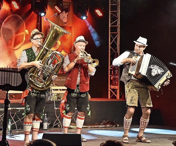 Oti Schmelzer (rechts) bleibt dem Kultursommer treu – künftig unter der Regie der Gemeinde Knetzgau.