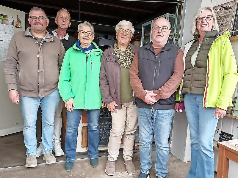 Das Bild zeigt (von links) Wolfgang Kleinhenz, Harald Remmers, Helga Bub, Rosina Eckert, Peter Klodewig und Dagmar Ziegler. Das Bild zeigt (von links) Wolfgang Kleinhenz, Harald Remmers, Helga Bub, Rosina Eckert, Peter Klodewig und Dagmar Ziegler.
