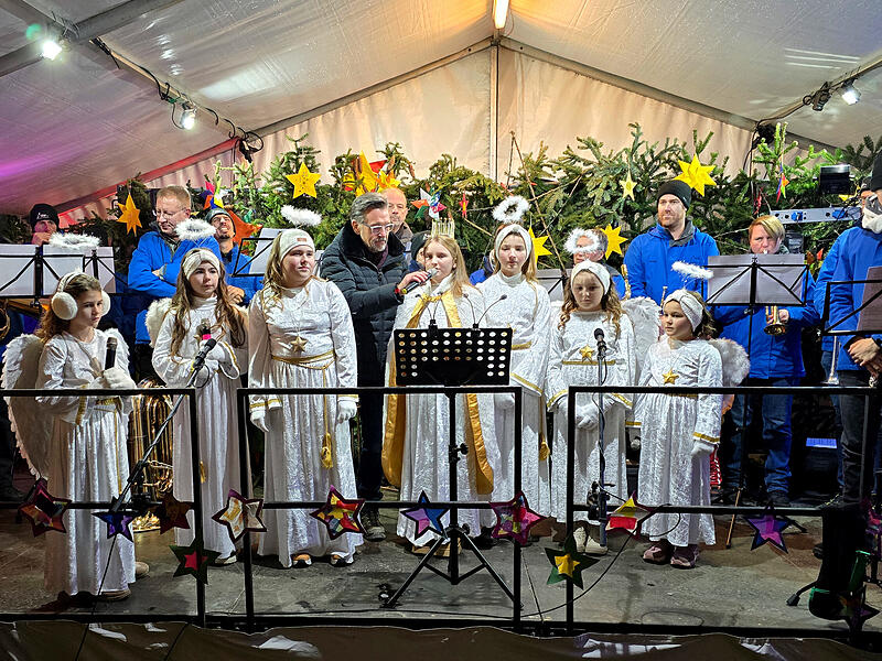 Schlossweihnacht Adelsdorf 2024Adelsdorfer Schlossweihnacht Die schönsten Impressionen der Schlossweihnacht Adelsdorf 2024.